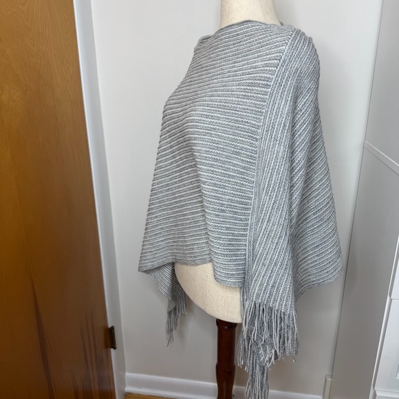 Steve Madden Draped Gray Poncho Sweater One Size Shimmer with Tassels - Picture 5 of 12